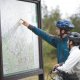 <p>Orientaci v Orlických horách zpříjemňují hustě rozmístěné mapovnice (mapy přilehlého okolí) -cykloturisté</p>
